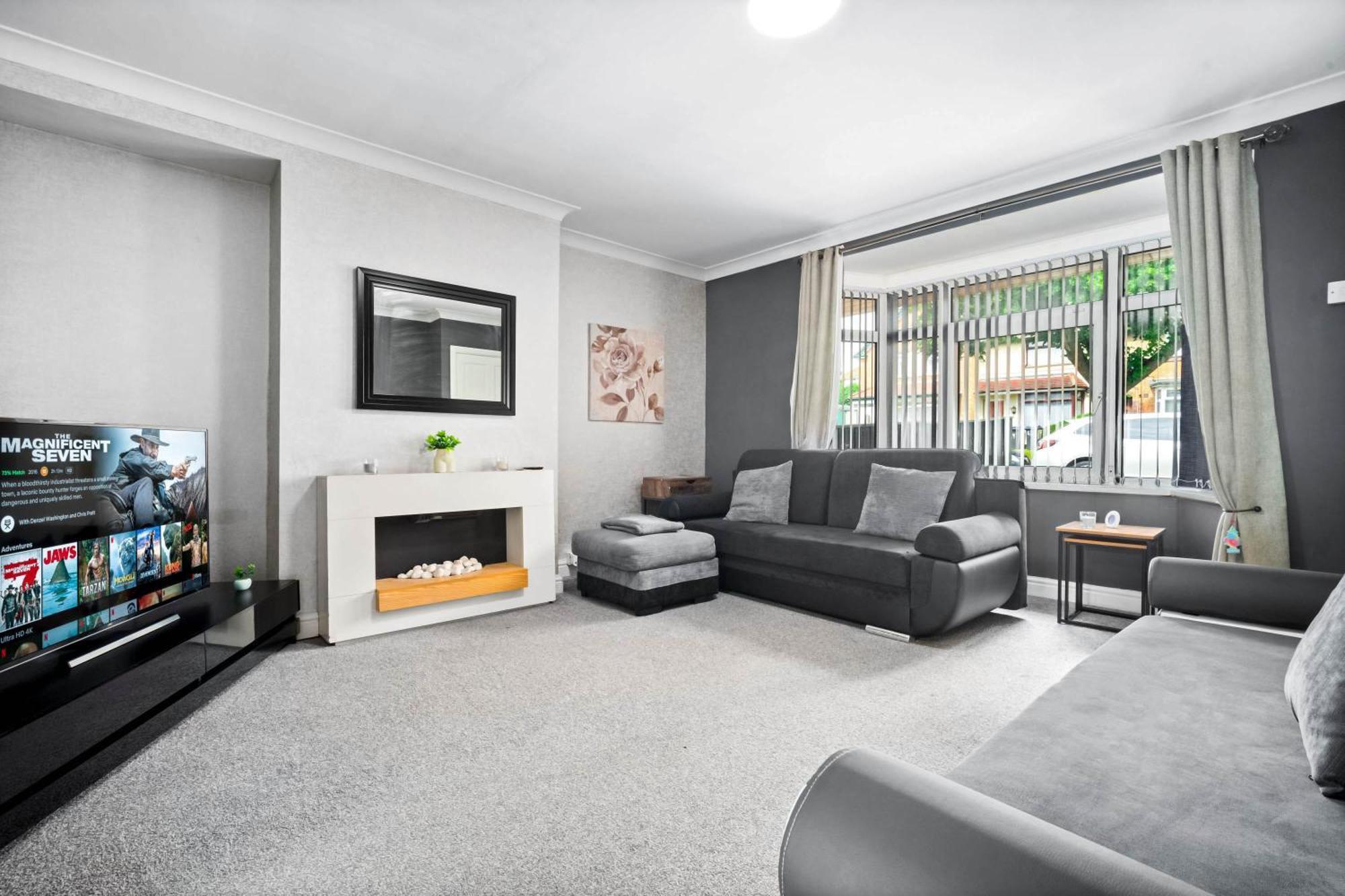 Stylish 3 Bedroom Away From Holiday home