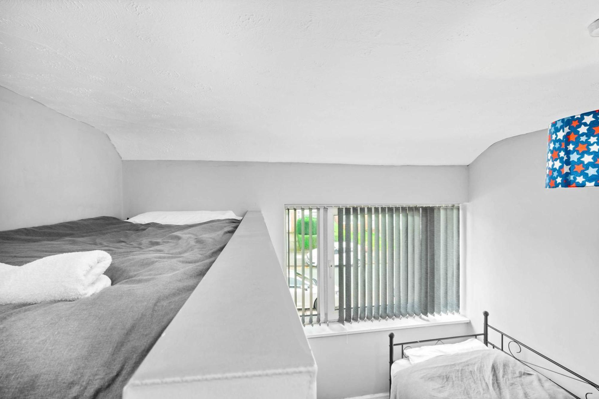Stylish 3 Bedroom Away From * Birmingham