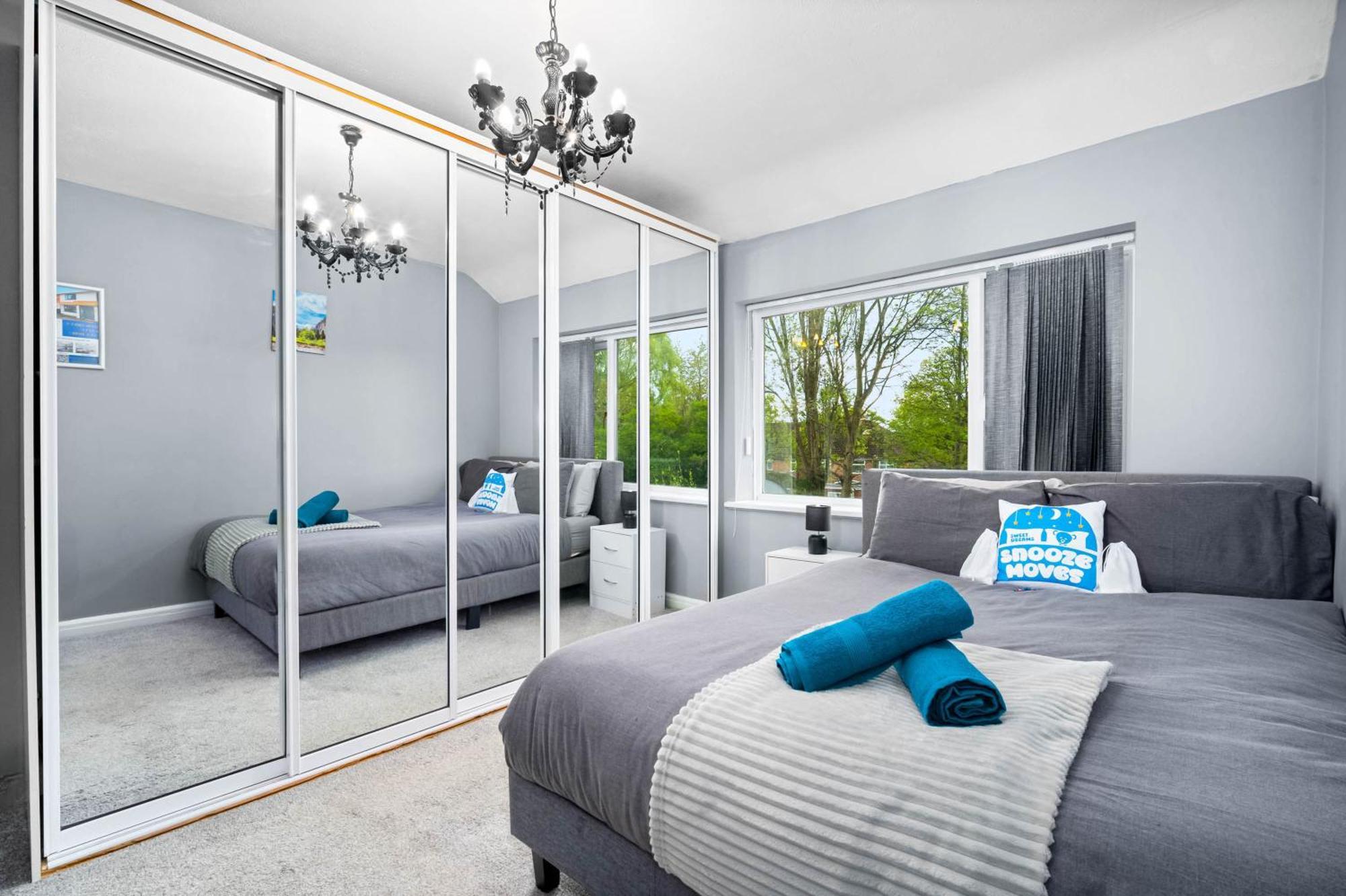 Holiday home Stylish 3 Bedroom Away From *