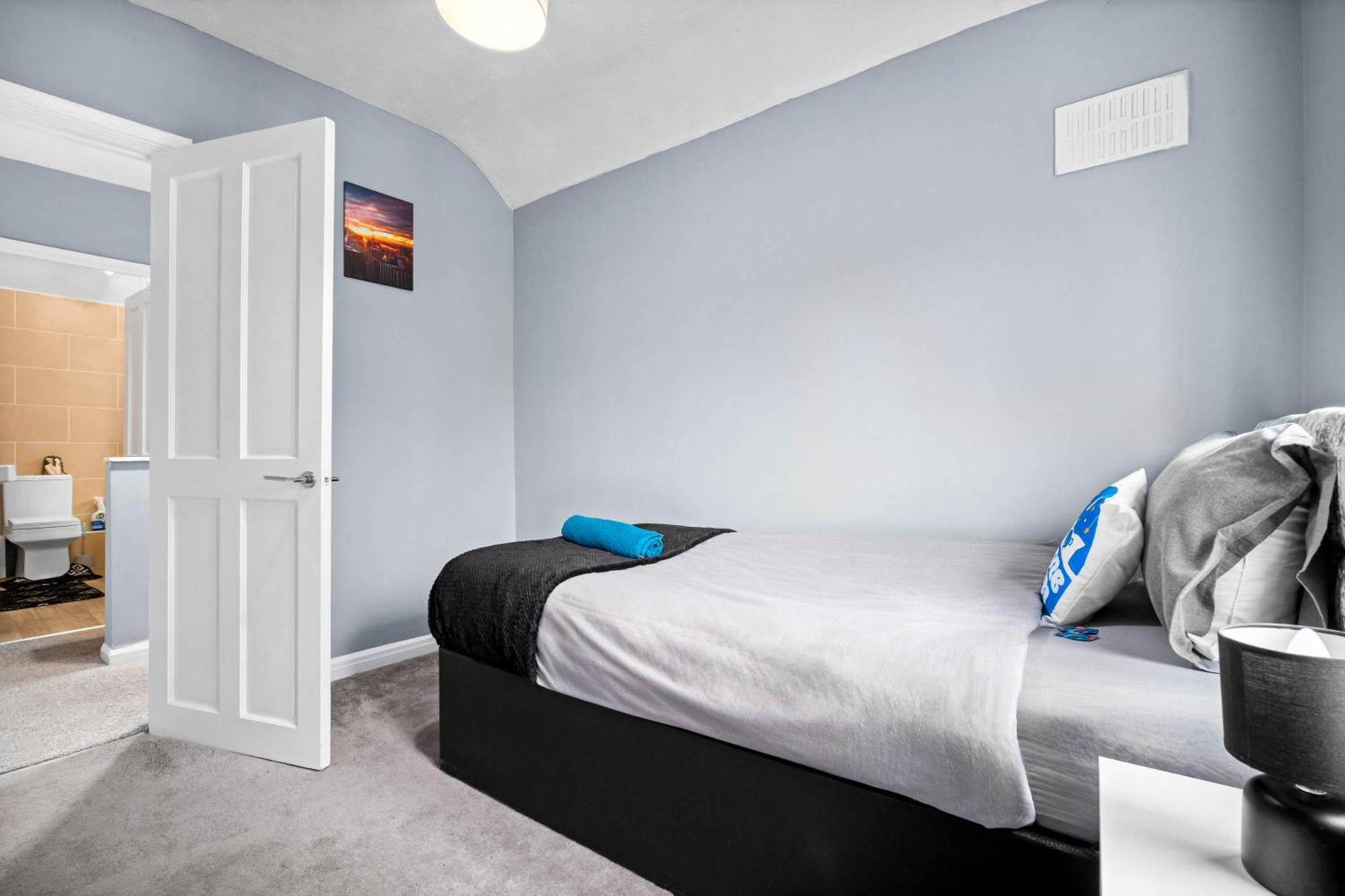 Stylish 3 Bedroom Away From Holiday home *