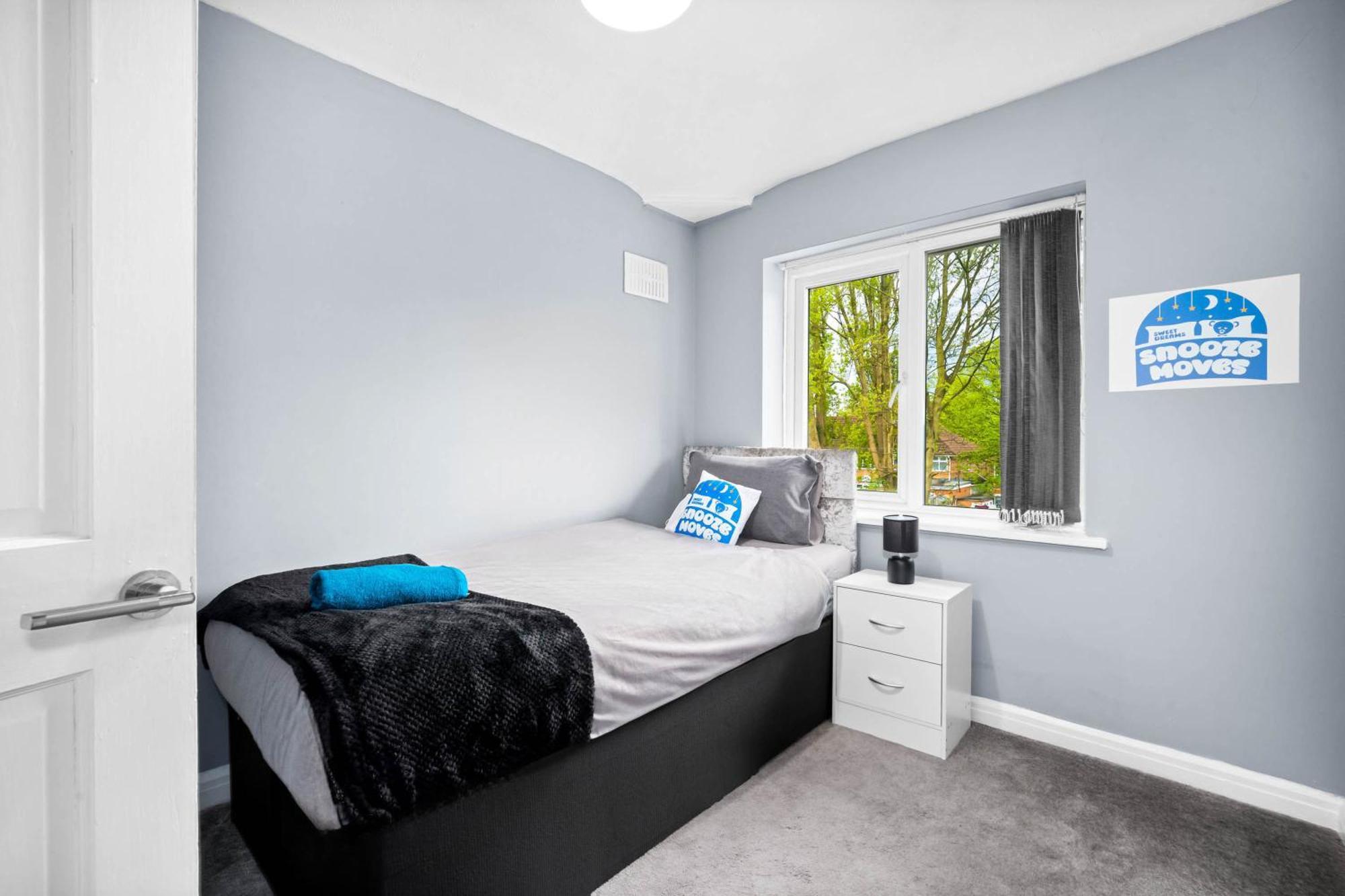 Stylish 3 Bedroom Away From *